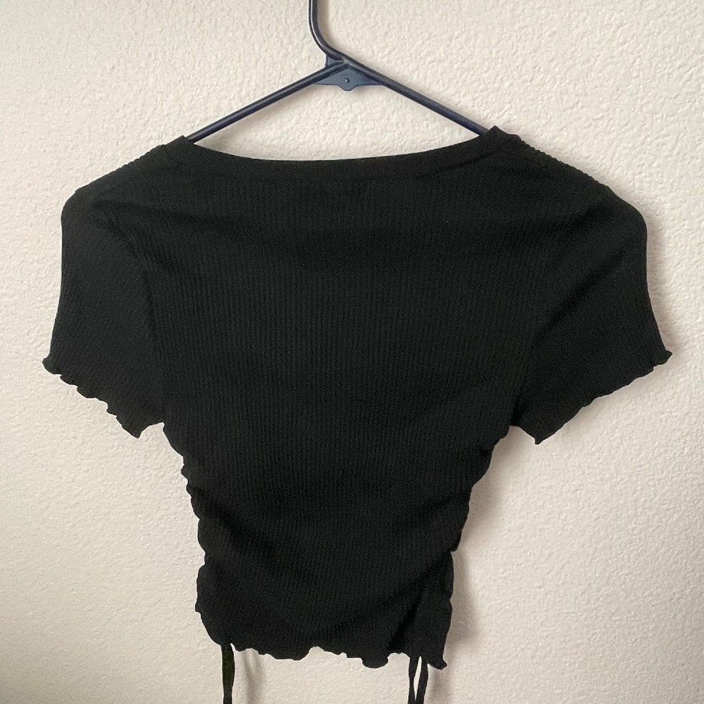 Beginning Boutique Button Down Ruched Side Top - Picture 4 of 5